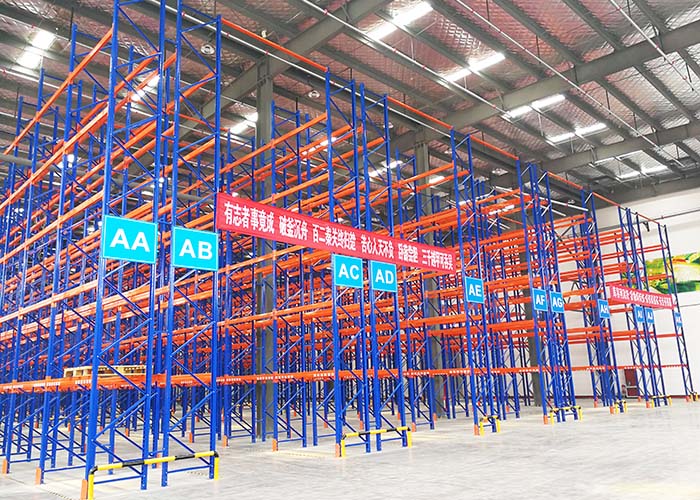 大型倉(cāng)庫橫梁貨架案例